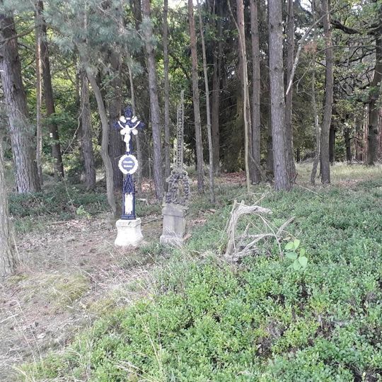 Kříž západně od Ponědrážky