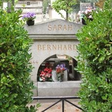 Grave of Bernhardt