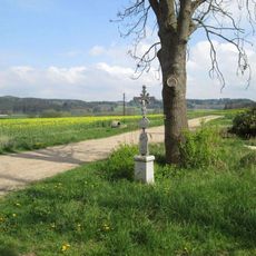 Kříž jižně od Libkovy Vody u rybníka