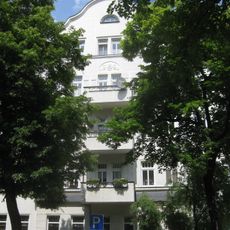 Mietshaus in geschlossener Bebauung mit Vorgarten Humboldtstraße 11