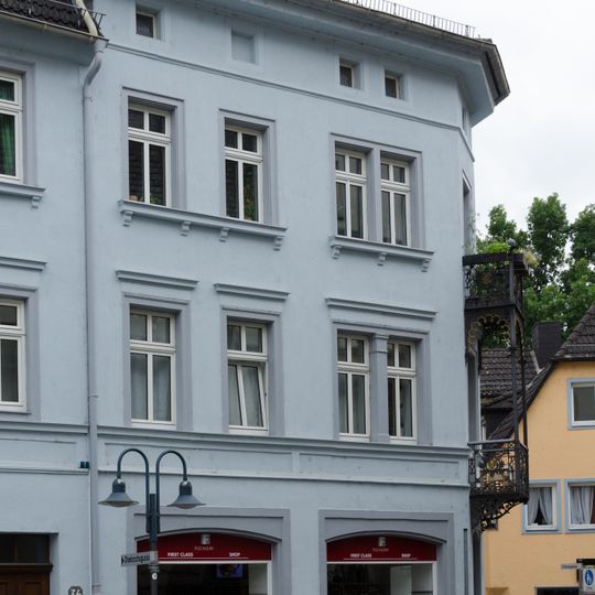 Wohn- und Geschäftshaus