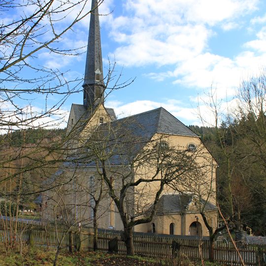 Einzeldenkmale der Sachgesamtheit Dorfkirche und Kirchhof Thierfeld: Kirche, Grabstein für Patrizius von Flemming , Grabmal Johann Gottfried Enderlein, Grabmal Gottfried Seidel, Grabmal 18. Jh. (nicht lesba
