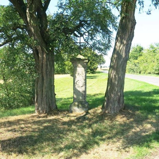 Kříž na rozcestí ulic Nádražní a Na Karlově v Telcích