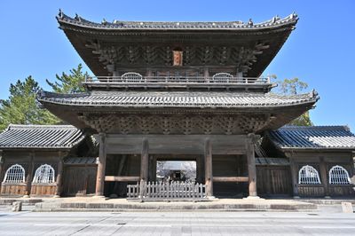 Entrance 0