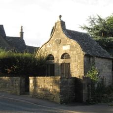 Lock Up With Forecourt Wall