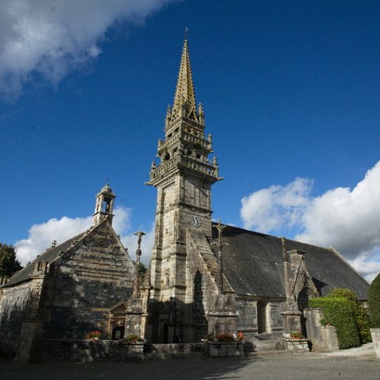 La Roche-Maurice Parish close