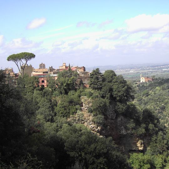 La vallée de l'Aniene et la Villa Gregoriana à Tivoli