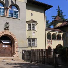 Schulhaus und Kindergarten in Oberau