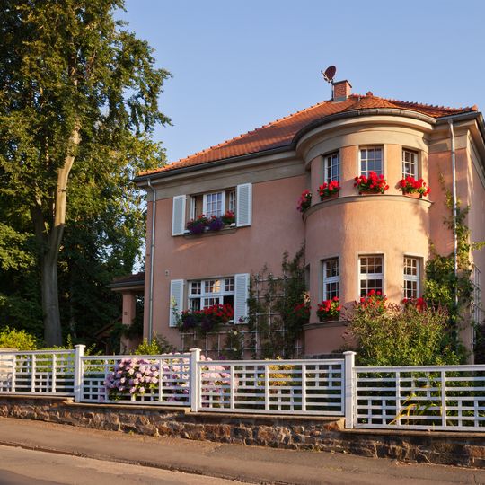 Villa Johann-Sebastian-Bach-Straße 12
