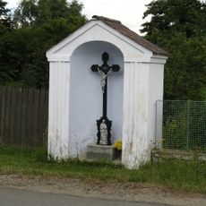 Chapel-shrine with wayside cross in Niva