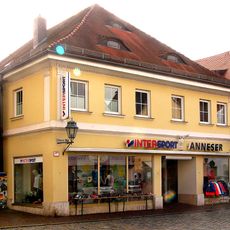 Wohn- und Geschäftshaus