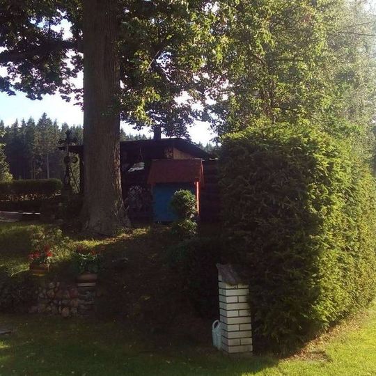 Kříž v Dobré Vodě u rozcestí