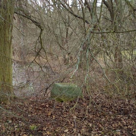 Podstavec u rybníčku v Černé Hati