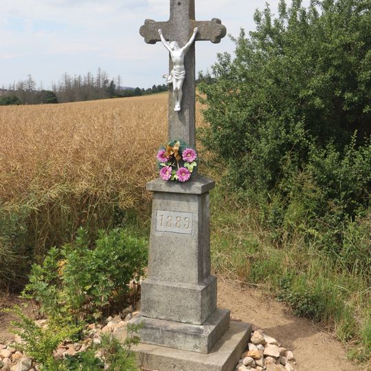 Kříž z roku 1889 u cesty na Chlum severně od Číchova