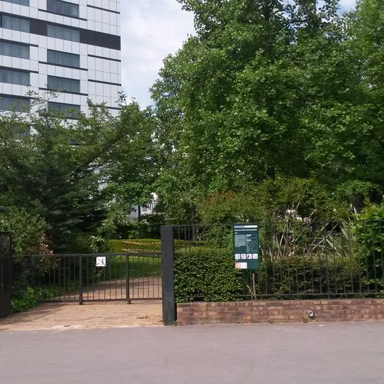 Square du Cardinal Petit de Julleville