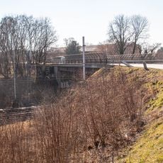 Most silnice II/327 přes železniční trať v Záboří nad Labem