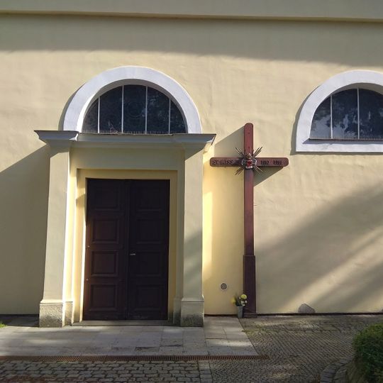 Kříž u kostela sv. Jana Křtitele a sv. Jana Evangelisty v Brně - Bystrci