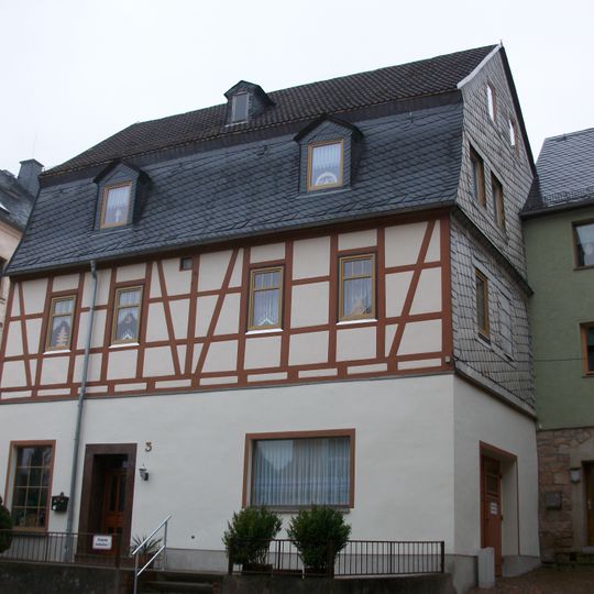 Wohnhaus in halboffener Bebauung Kirchplatz 3