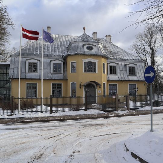 Tīnūžu muižas pārvaldnieka māja