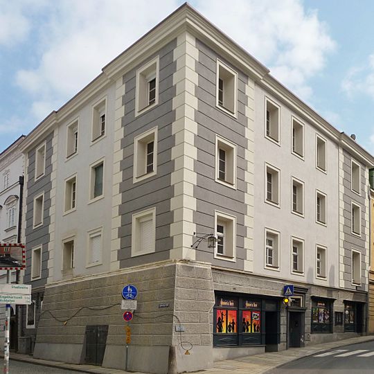 Wohn- und Geschäftshaus