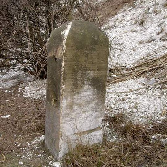 Milestone, Tidbury Ring