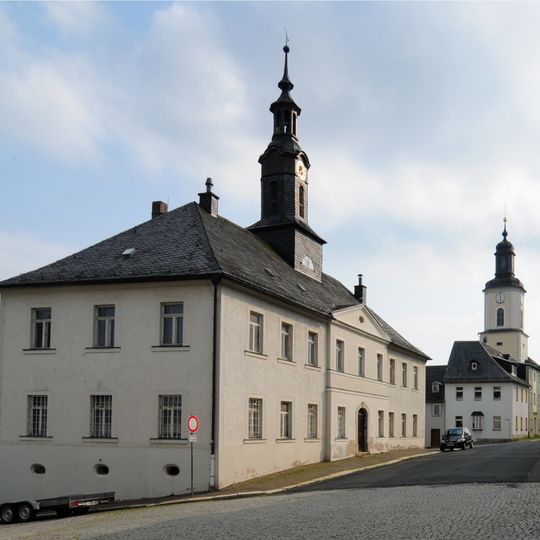 Kirche und Kriegergedächtnisstätte Obere Kirchstraße