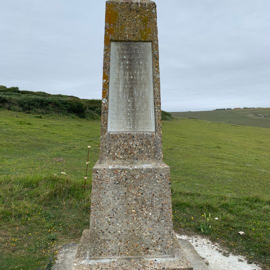 Robertson War Memorial Bequest Obelisk at Michel Dene, Crowlink