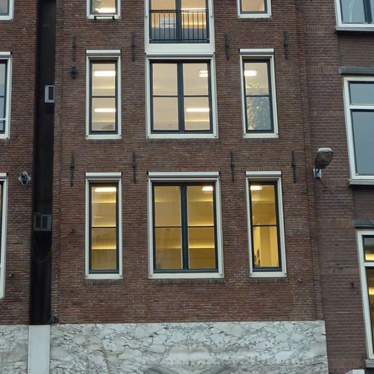 Pand met pilasters-halsgevel