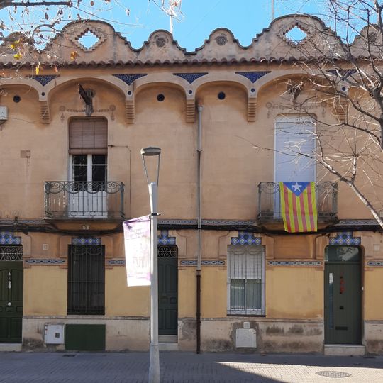 Dues cases aparellades de la Família Mas