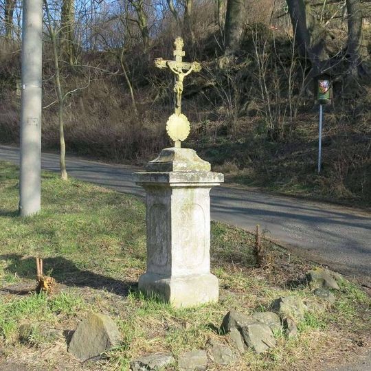 Kříž v Žežicích u rozcestí na Chuderov