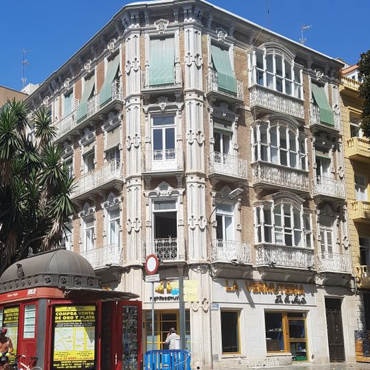 Almacenes Latorre building