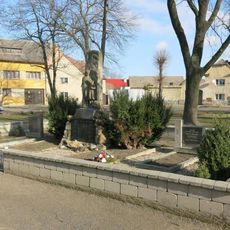 Pomník padlým na náměstí Knížete Václava v Lenešicích