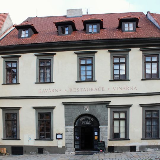 Velké náměstí 42