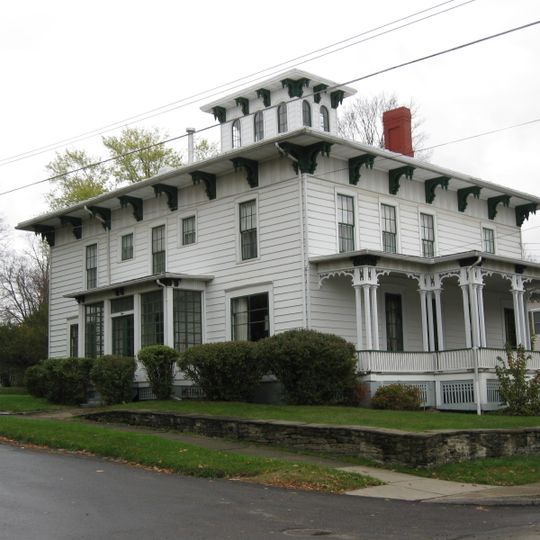 Maple Street Historic District