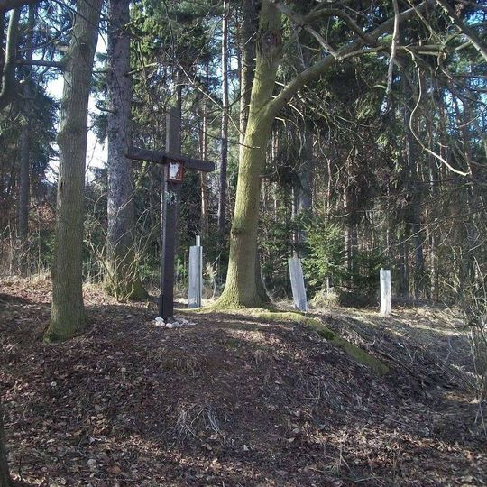 Kříž u Panny Marie západně od Horní Bělé v lese