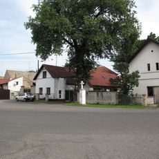 Kříž na rozcestí v obci Černiv