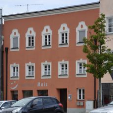 Wohn- und Geschäftshaus