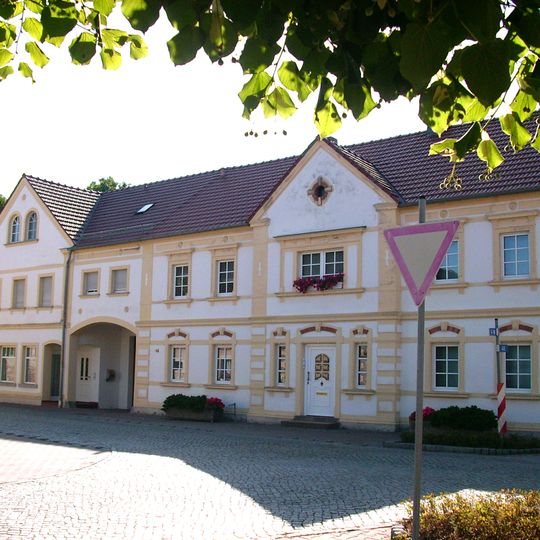 Bauernhaus und Blockscheune eines Vierseithofes Spohla 44