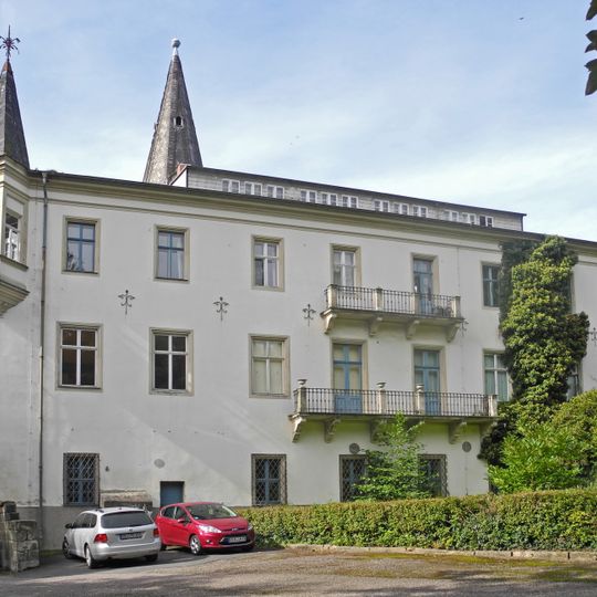 Einzeldenkmale der Sachgesamtheit Schloss und Rittergut Nöthnitz b. Dresden: Schlossgebäude , vier Wirtschaftsgebäude und Orangerie (Rosen