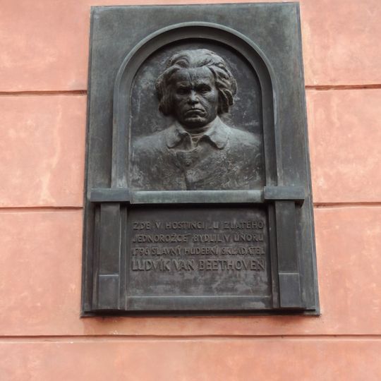 Pamětní deska Ludwiga van Beethovena na domě čp.285 v Lázeňské ulici na Malé Straně
