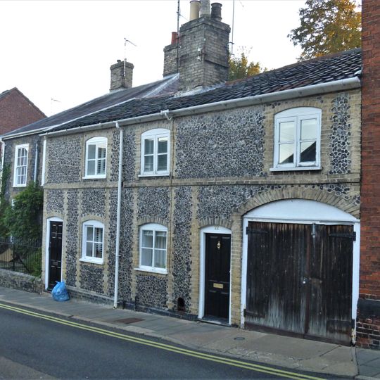 21 And 22, Well Street