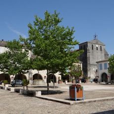 Maisons entourant la place de la Liberté