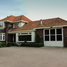 Winkelwoonhuis met werkplaats