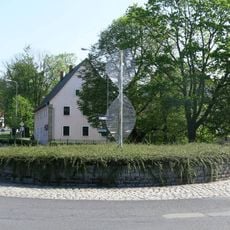 Plastika ze skla a kovu Spirála na Tyršově náměstí v Novém Boru