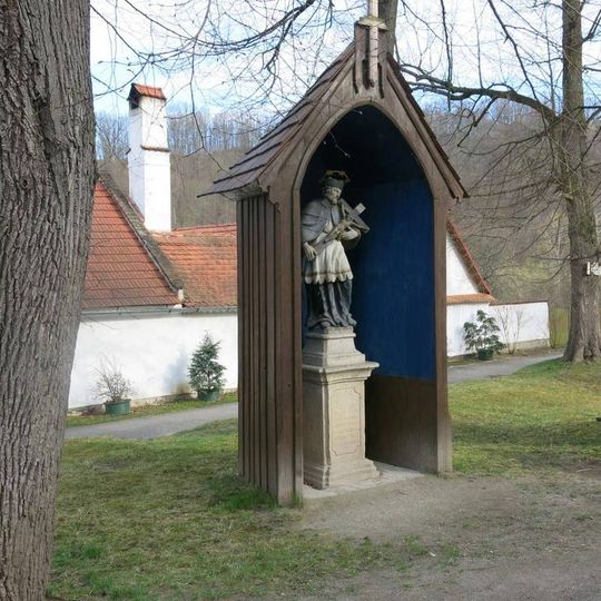 Socha svatého Jana Nepomuckého u klášterního rybníku
