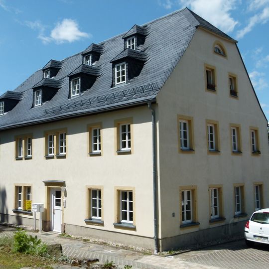 Wohnhaus in offener Bebauung Schloßstraße 8