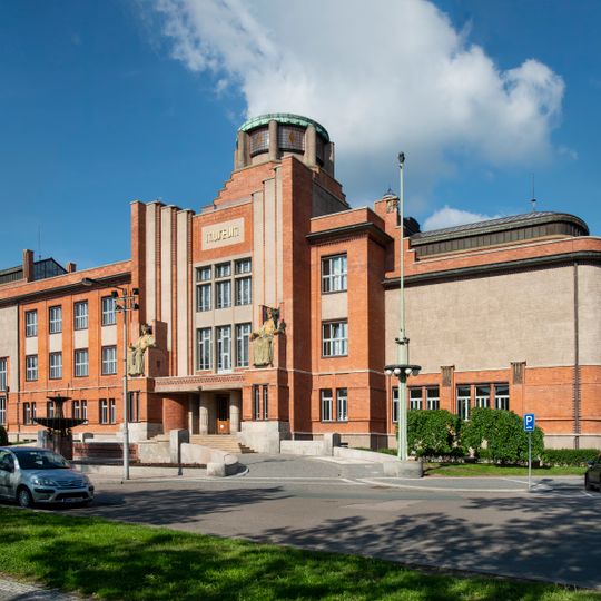 Historická budova Muzea východních Čech