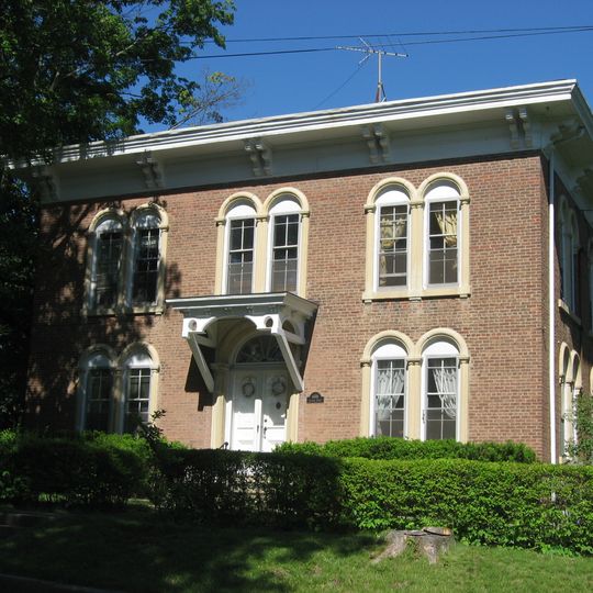 Conrad and Catherine Bloch House
