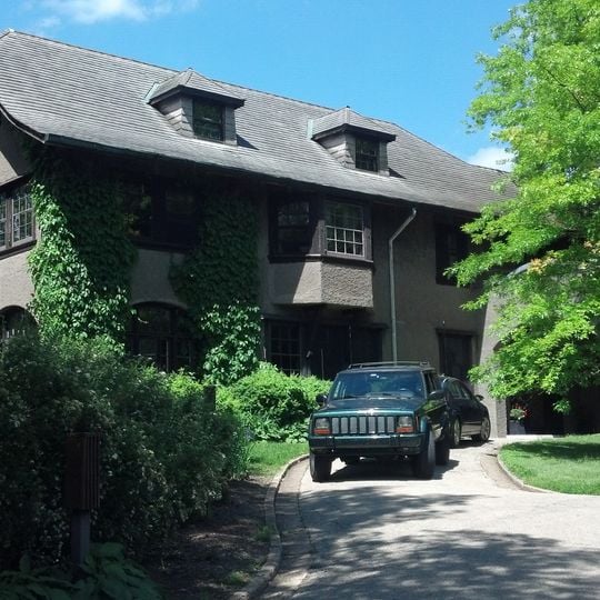 Four Mounds Estate Historic District