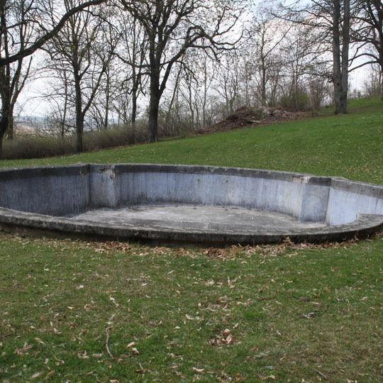 Bazén u zámku Náměšť nad Oslavou